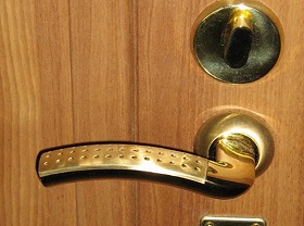 Замена дверной ручки входной двери в Челябинске